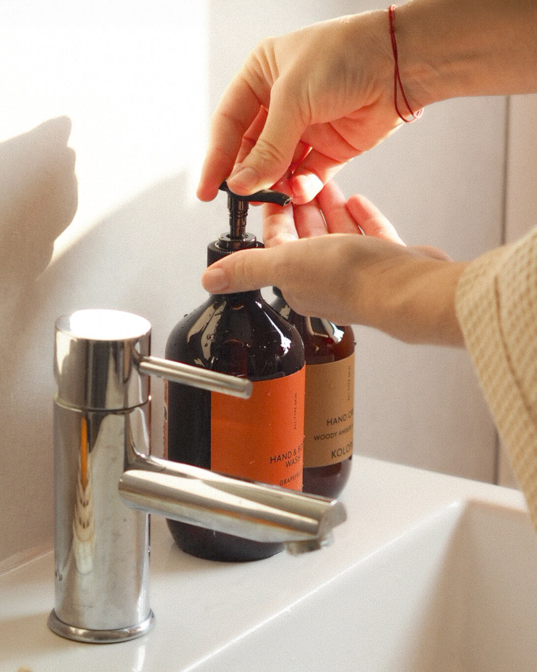 KÉZKRÉM, fás borostyán és bőr, 270 ml