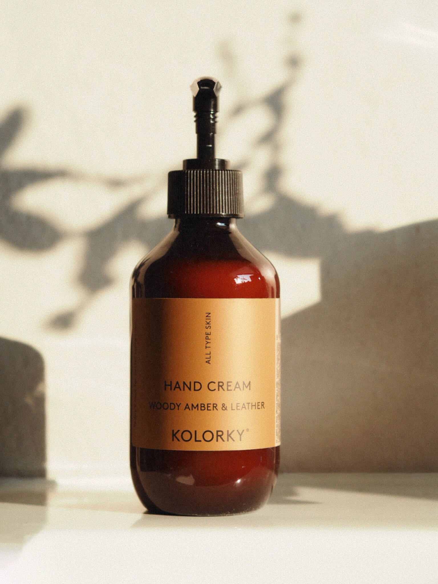 KÉZKRÉM, fás borostyán és bőr, 270 ml