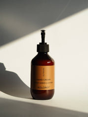 KÉZKRÉM, fás borostyán és bőr, 270 ml